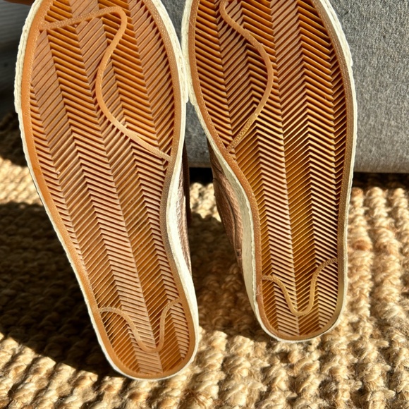 Nike Women’s Metallic Bronze Snake Blazers Sneakers Size 8 - Picture 3 of 8